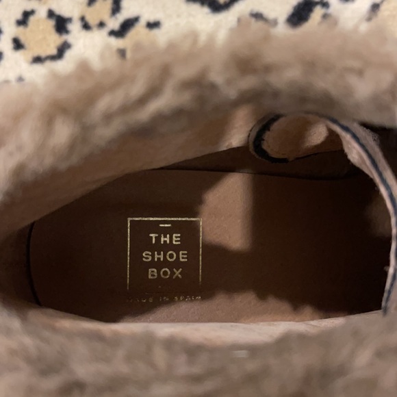 THE SHOE BOX Brown suede & shearling lined wedge platform laceup booties Size 39 - Picture 7 of 7